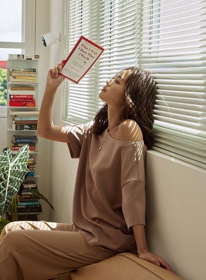 微光澤舒適落肩寬袖上衣